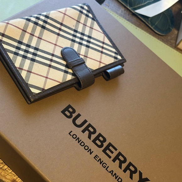 EUC Burberry Agenda - Picture 10 of 15